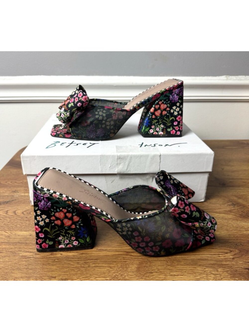 Betsey Johnson JORDN Bow & Pearl Block Heel Mules Womens Size 11 Disty Floral